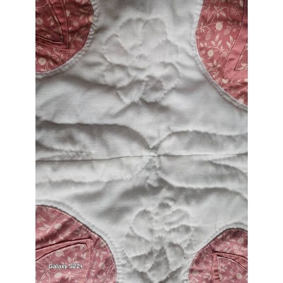 Decorative handmade quilted wall hanging or table cover peachy pink floral - Picture 7 of 7